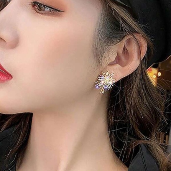 Gold Starburst Earrings - Picture 4 of 4